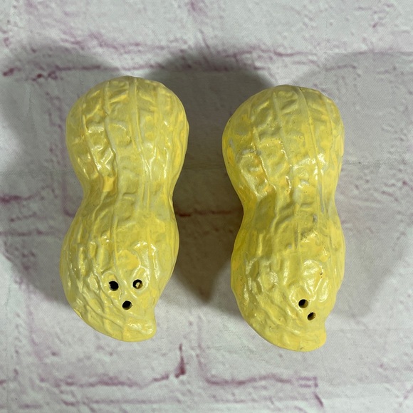 Vintage Ceramic Peanut Salt and Pepper Shaker Pair - Picture 6 of 8